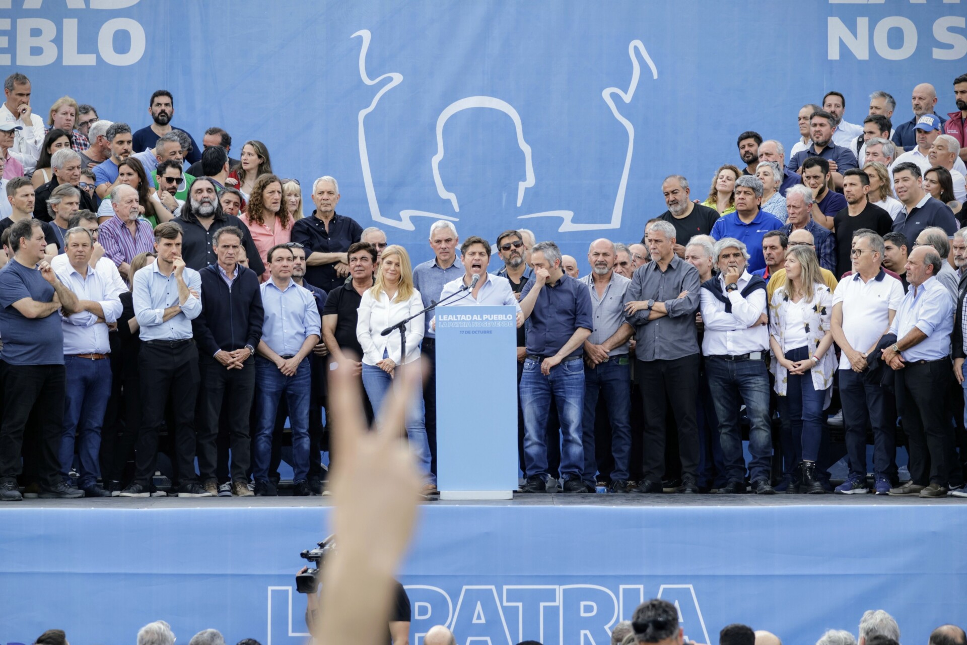 El gobernador bonaerense encabezó en Berisso el acto por el Día de la Lealtad Peronista