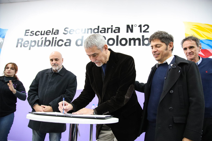 Kicillof y Ferraresi inauguran obras en salud. Milei se jacta de quitar derechos.