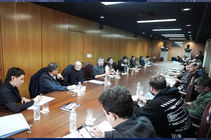 Kicillof apuesta a la unidad aunque sólo mide más que La Cámpora