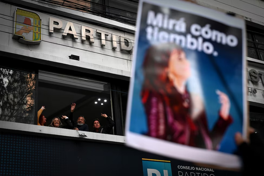 Kicillof presente en apoyo a Cristina