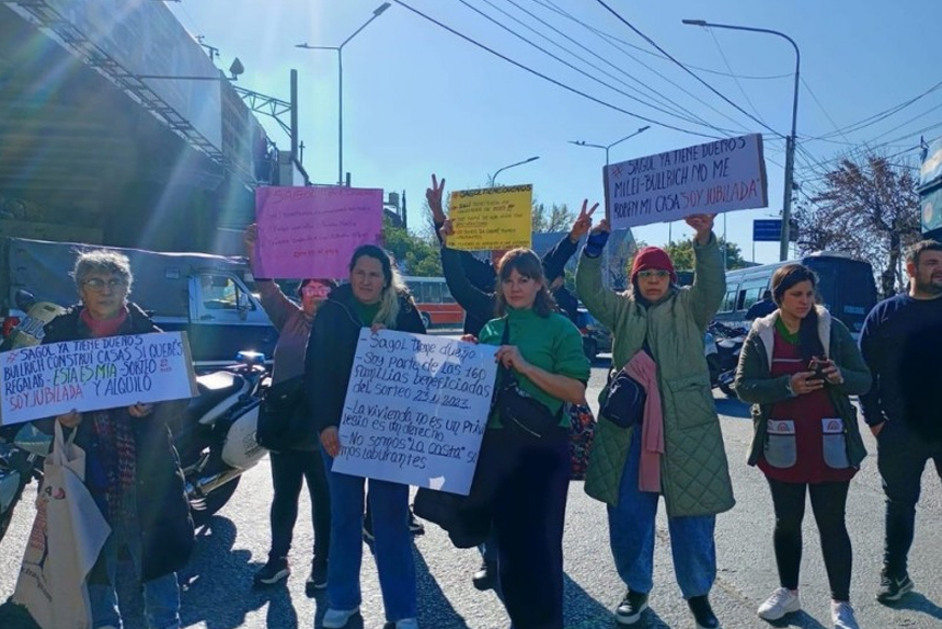 Patricia Bullrich le quita viviendas a beneficiarios del Procrear y se las da a su policía