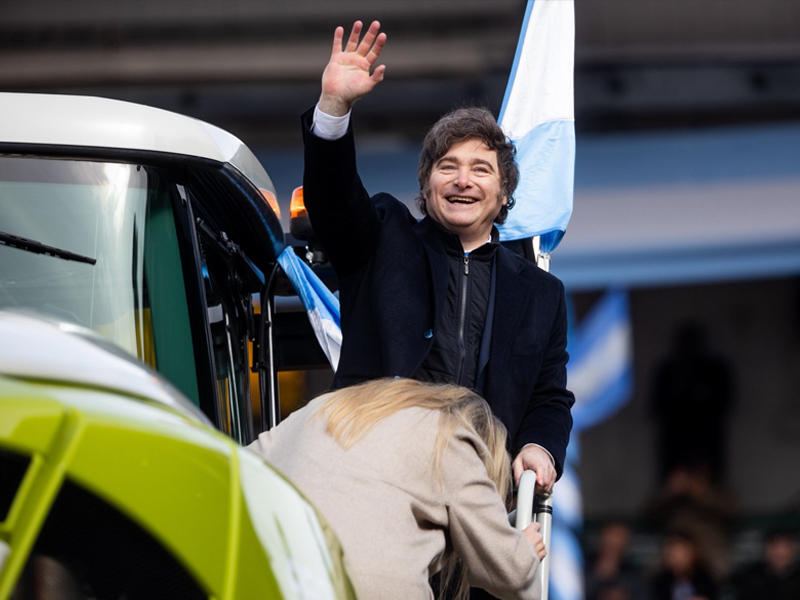 Estafa electoral: El gobierno de Milei empobrece jubilados para enriquecer a la mayor casta del país