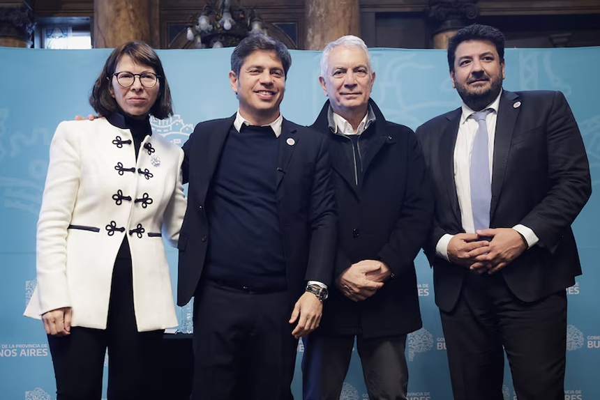 Duelo de campaña en La Plata: Kicillof inaugura obras. Milei no.