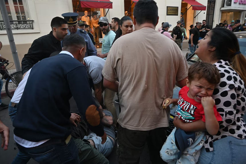 Sorpresa mundial: El gobierno que insulta y agrede, recibe insultos y agresiones