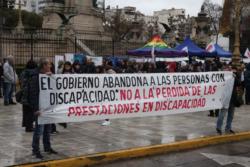 Suspensiones masivas de pensiones por discapacidad con una crueldad planificada