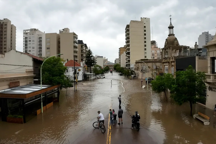 Bahía Blanca le dio un triunfo el 7s y él respondió cortándole fondos por la inundación