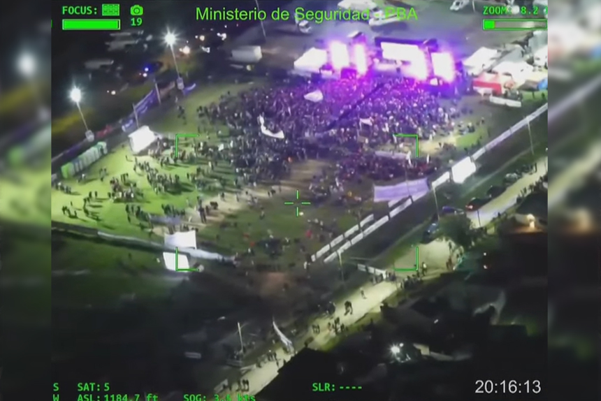 Cierre de campaña libertario en Moreno: Poca gente y mucha capucha