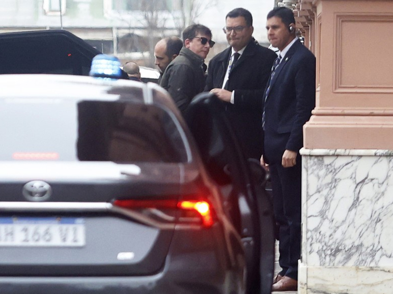 El resultado electoral pone paños fríos a la toma de poder de Santiago Caputo