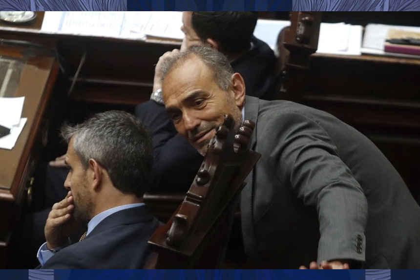 El resultado electoral pone paños fríos a la toma de poder de Santiago Caputo