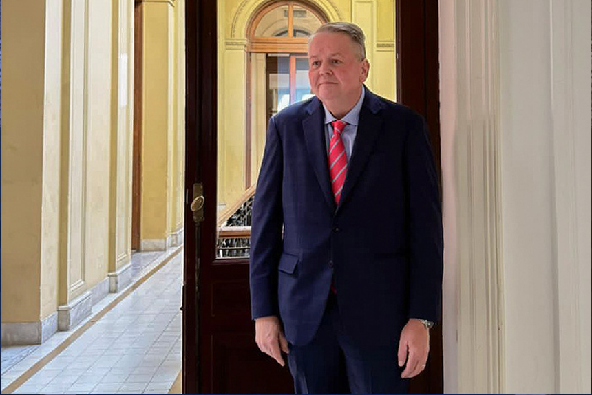 Un asesor de Trump fue al Congreso Nacional a cambiar votaciones de legisladores votados por el pueblo argentino