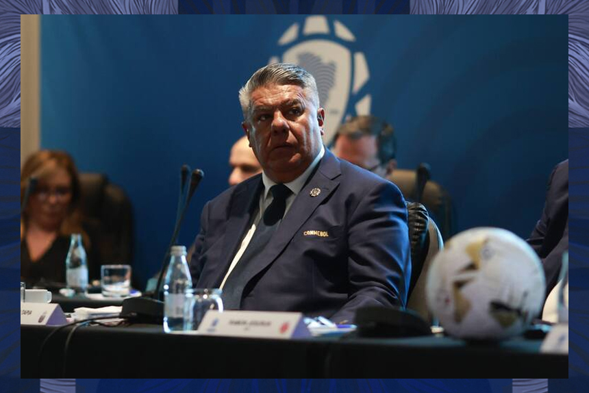 Chiqui Tapia le gana un importante round a Milei, que se terminó bajando del viaje al sorteo del Mundial