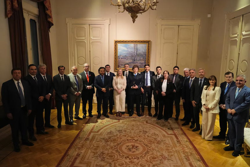 Cinco gobernadores negocian un nuevo bloque para “dialogar” con Milei