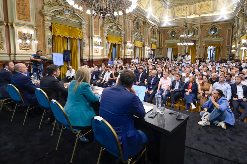 Kicillof acelera el debate por el Presupuesto ante el acecho legislativo de La Cámpora
