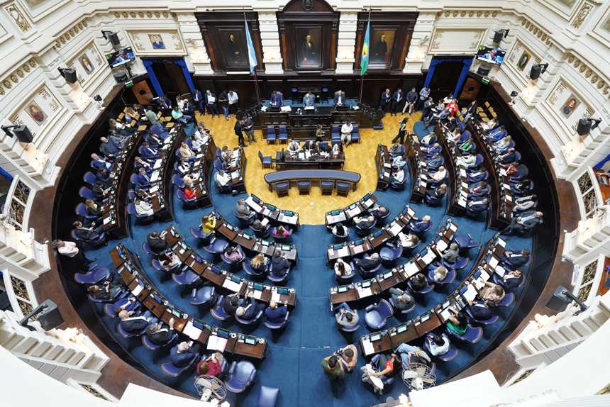 Kicillof ata los fondos municipales al endeudamiento