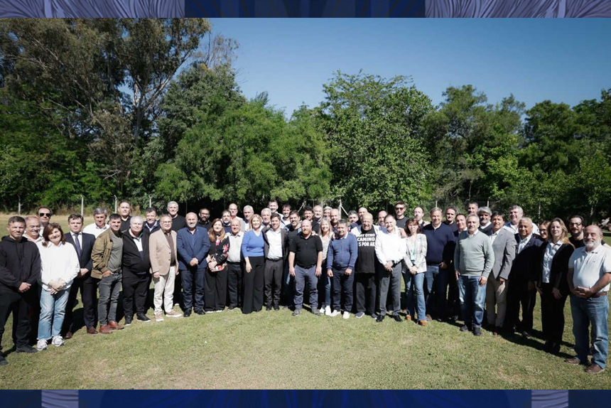 Kicillof le responde a Cristina con una carta a Milei