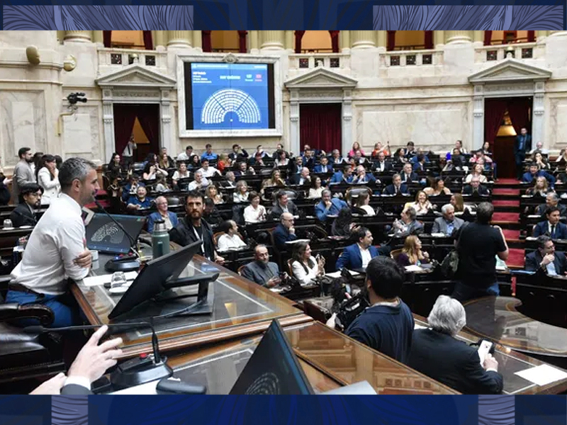 Con apoyo de gobernadores, Milei logra dictamen para un Presupuesto que deroga leyes democráticas