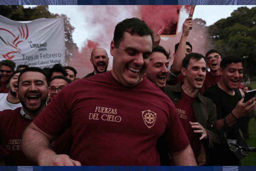 Estandartes “romanos” de Las Fuerzas del Cielo en Olivos