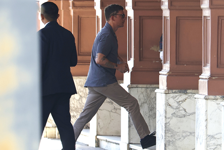 La batalla entre Santiago Caputo y los Menem