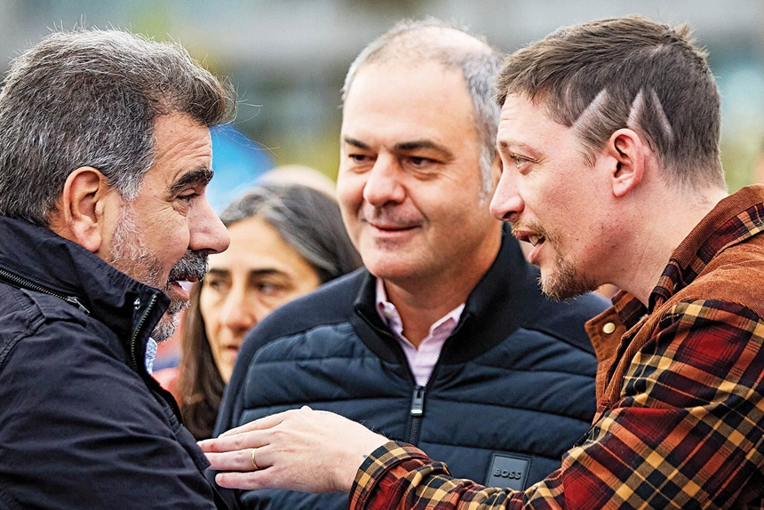 La batalla entre Santiago Caputo y los Menem