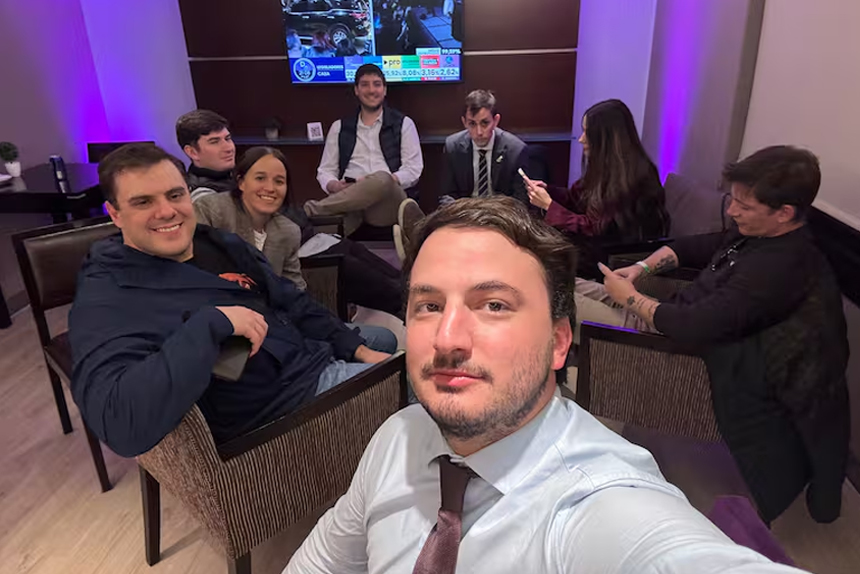 El “Ministerio de la Verdad”: el gobierno pone bajo la órbita de Santiago Caputo una oficina para confrontar con periodistas