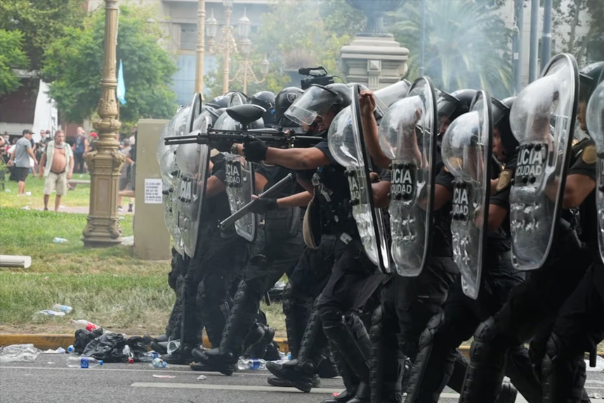 Media sanción a la reforma laboral