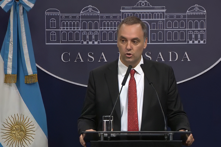 Adorni habló para aclarar… pero oscureció