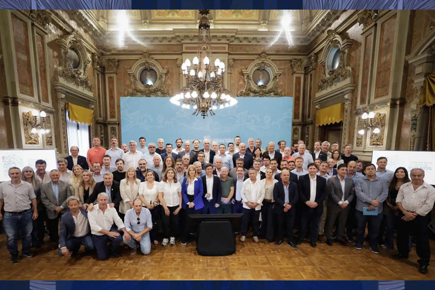 Kicillof juntó a 60 intendentes para plantear la emergencia económica de la provincia