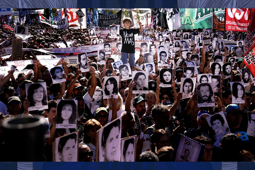 Una marea humana en Plaza de Mayo desafió al negacionismo oficial a 50 años del golpe