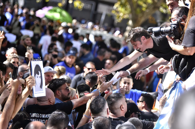 Una marea humana en Plaza de Mayo desafió al negacionismo oficial a 50 años del golpe