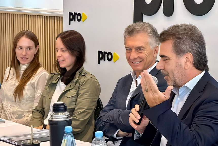 Con la nuestra: Santilli sale a prometer obras para instalarse como candidato a gobernador