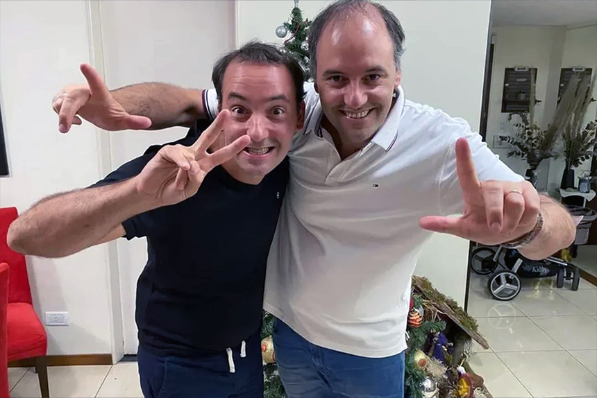 Horas decisivas: Los hermanos presidenciales analizan qué hacer con Adorni