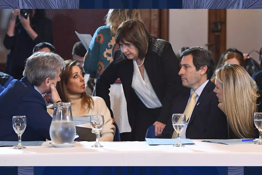 Horas decisivas: Los hermanos presidenciales analizan qué hacer con Adorni