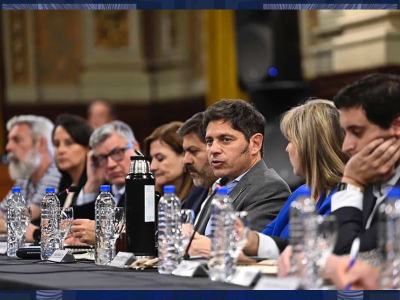 Mientras cubre los recortes de Nación, Kicillof activa en la Legislatura su plan de producción pública de remedios