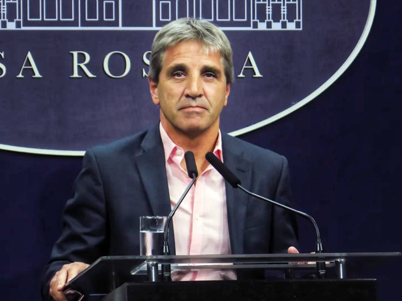 La jugada de Caputo para que los funcionarios de Milei blanqueen sus fortunas antes de irse