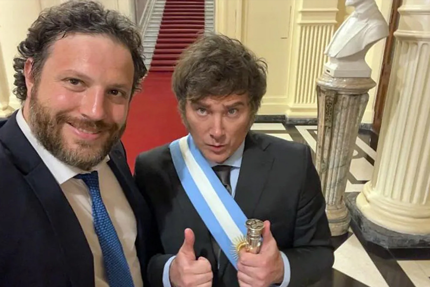 El vocero Ravier confirmó el desplazamiento de Santiago Caputo y parece que lo retaron
