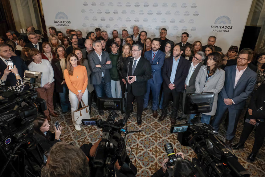 Menem cedió ante la presión y la oposición impuso su agenda